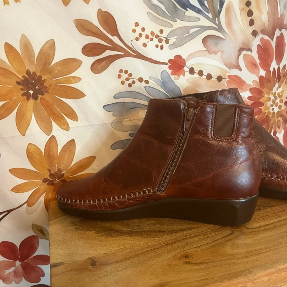 SAS Jade Walnut 9.5N Red Leather Zip Fall Winter Outdoor Travel Minimalist Boots